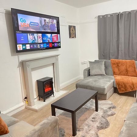 Hometel Digs Hidden Gem Large Comfy Home Can Sleep 15 Braunstone Town Kültér fotó