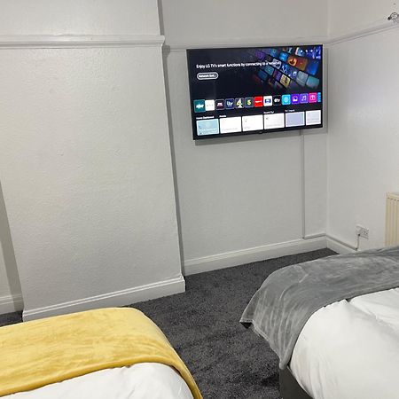 Hometel Digs Hidden Gem Large Comfy Home Can Sleep 15 Braunstone Town Kültér fotó