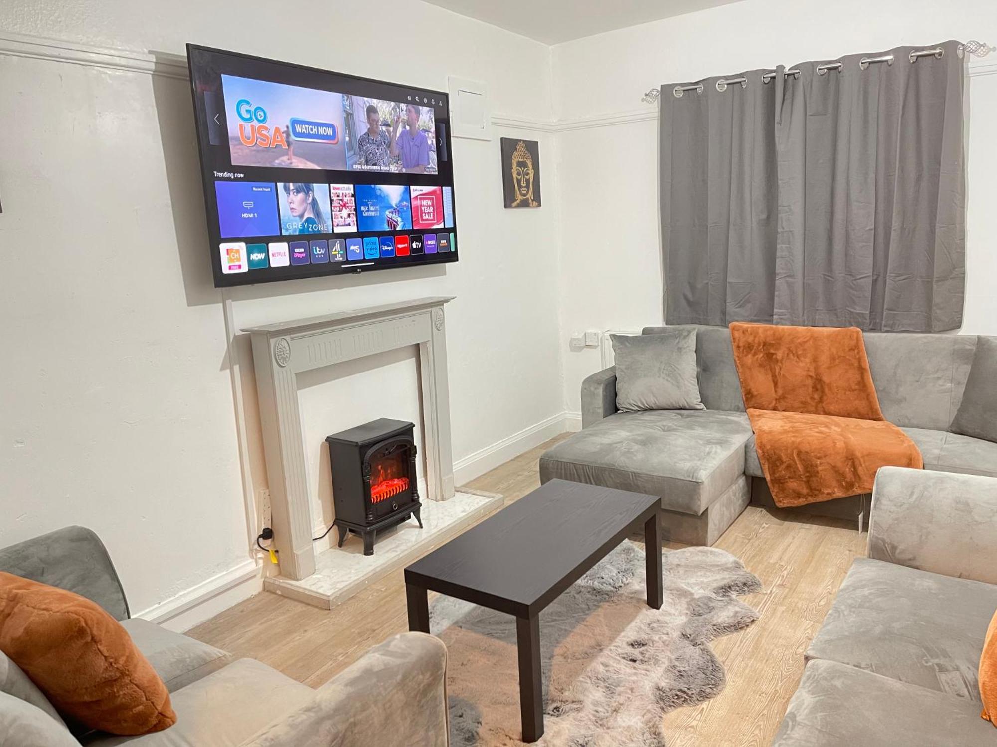 Hometel Digs Hidden Gem Large Comfy Home Can Sleep 15 Braunstone Town Kültér fotó