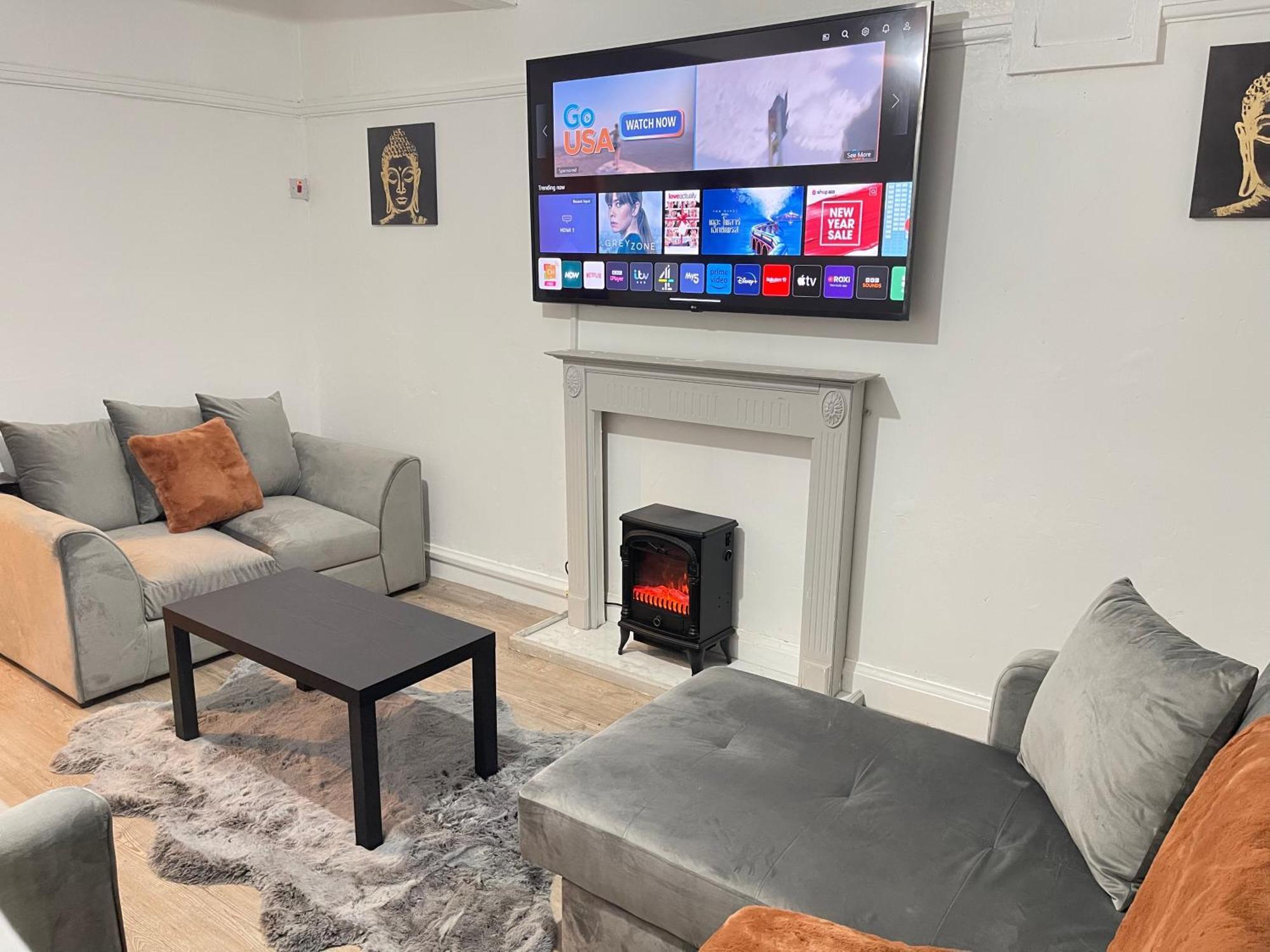 Hometel Digs Hidden Gem Large Comfy Home Can Sleep 15 Braunstone Town Kültér fotó