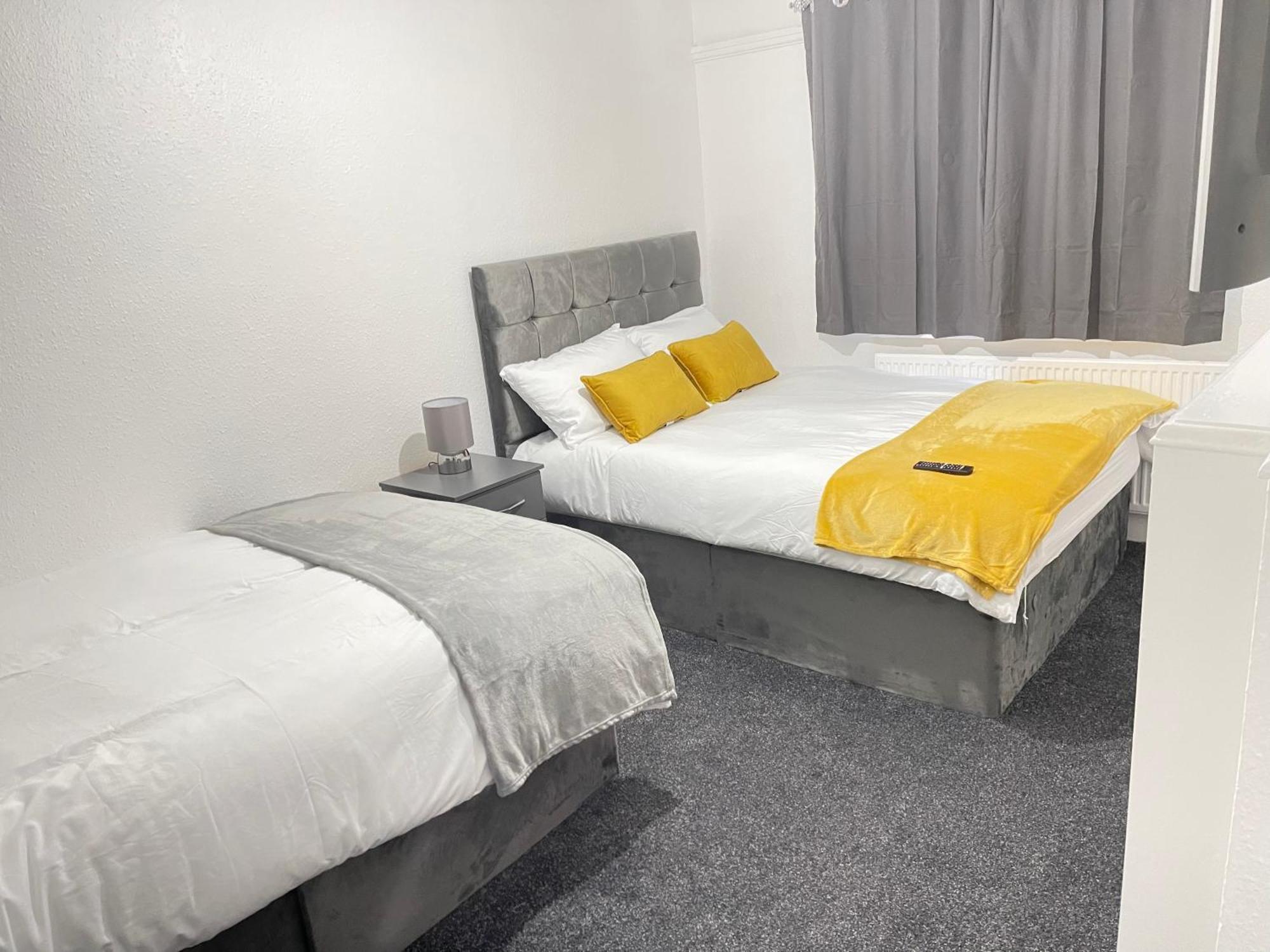 Hometel Digs Hidden Gem Large Comfy Home Can Sleep 15 Braunstone Town Kültér fotó