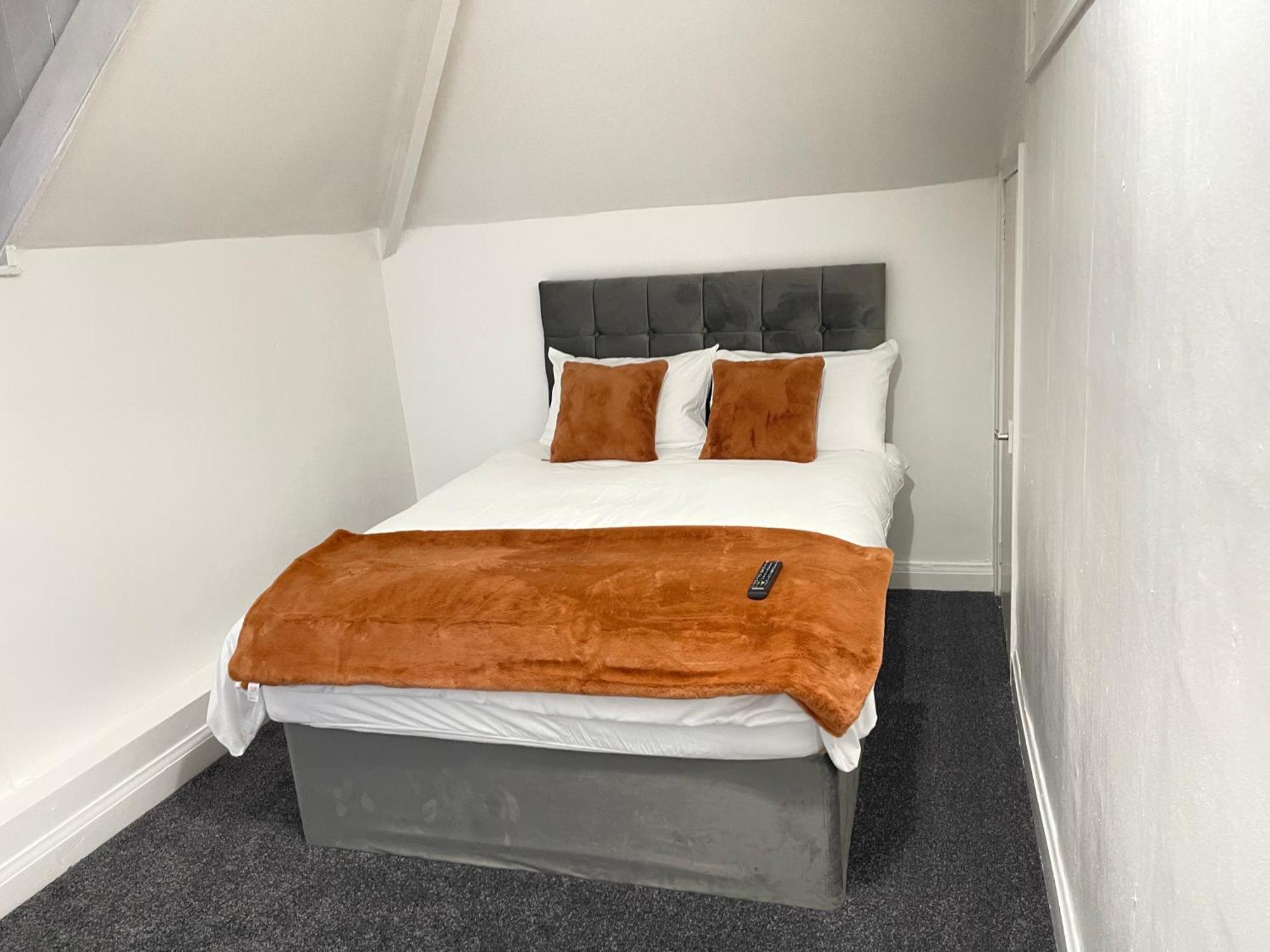Hometel Digs Hidden Gem Large Comfy Home Can Sleep 15 Braunstone Town Kültér fotó