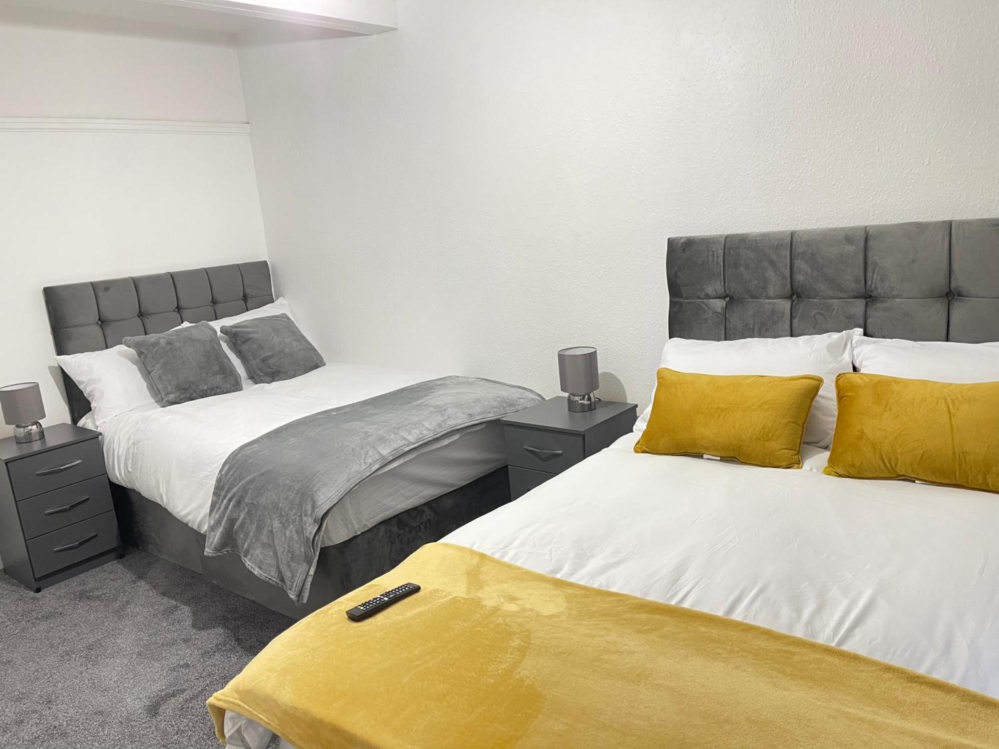Hometel Digs Hidden Gem Large Comfy Home Can Sleep 15 Braunstone Town Kültér fotó