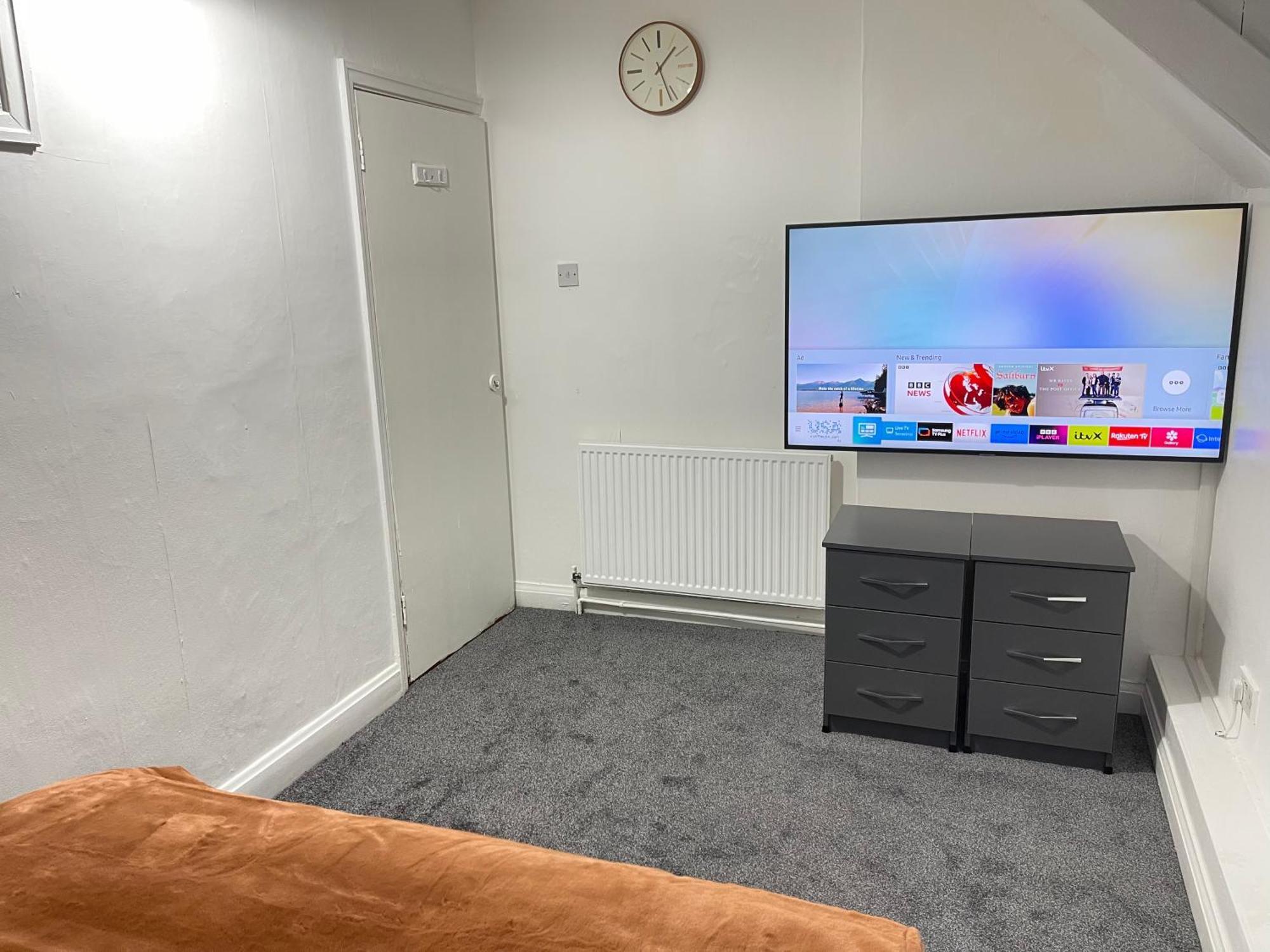 Hometel Digs Hidden Gem Large Comfy Home Can Sleep 15 Braunstone Town Kültér fotó