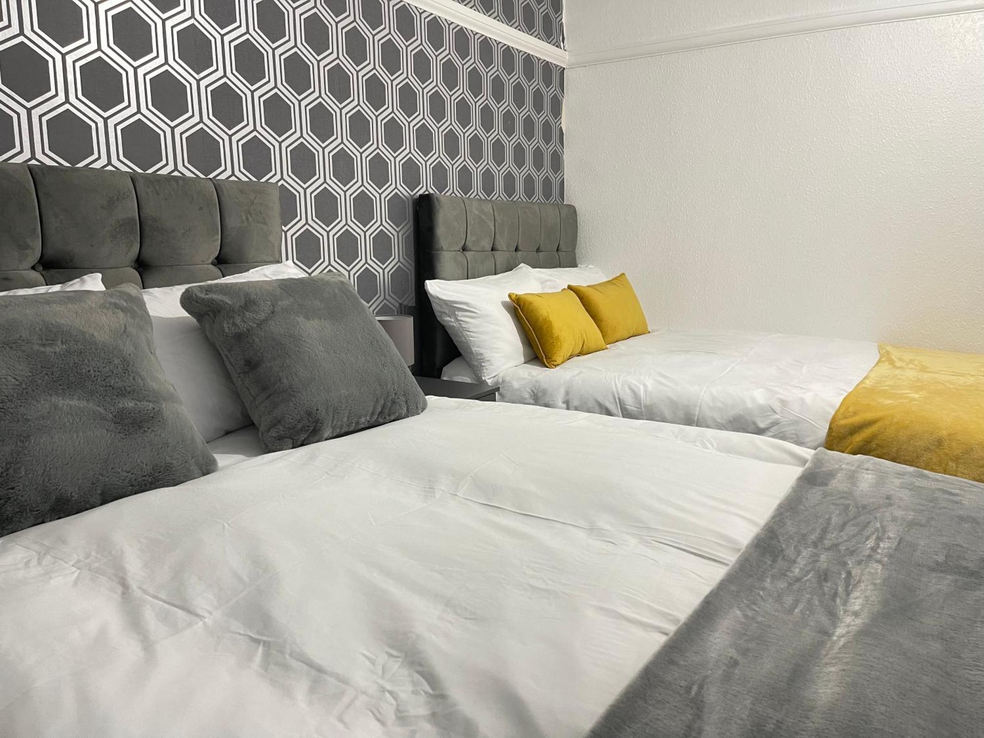 Hometel Digs Hidden Gem Large Comfy Home Can Sleep 15 Braunstone Town Kültér fotó